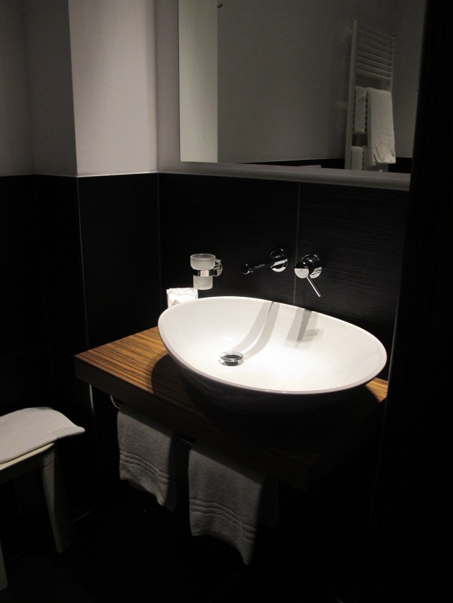 love the sink. Though space is lacking to put anything